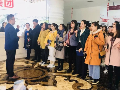 熱烈歡迎丨昌禾商學(xué)院,柔然彩虹隊(duì)光臨寧夏昌禾裝飾參觀學(xué)習(xí)! 熱烈歡迎丨昌禾商學(xué)院,柔然彩虹隊(duì)光臨寧夏昌禾裝飾參觀學(xué)習(xí)!